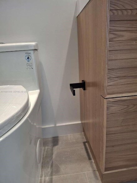 Building Photo - 2899 Collins Ave