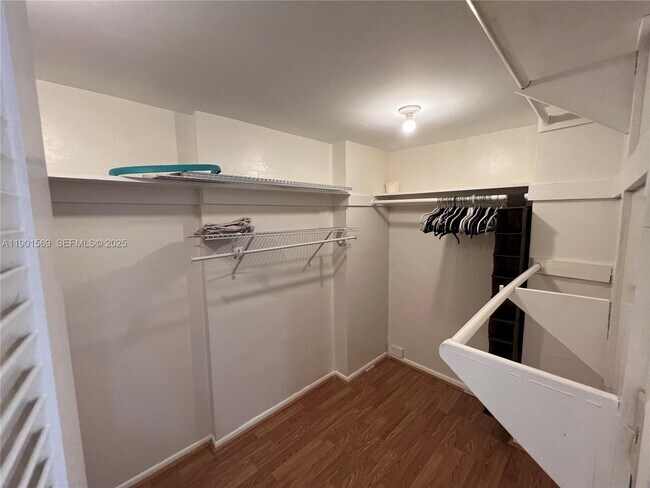 Building Photo - 1301 NE Miami Gardens Dr