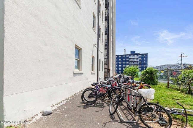 Building Photo - 400 Deal Lake Dr