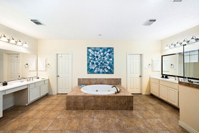 Building Photo - 7143 Laguna Villas