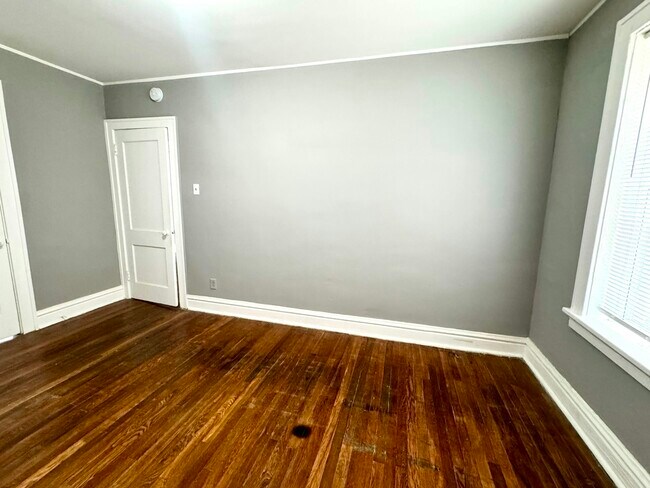 Building Photo - 4223 Ellenwood Ave
