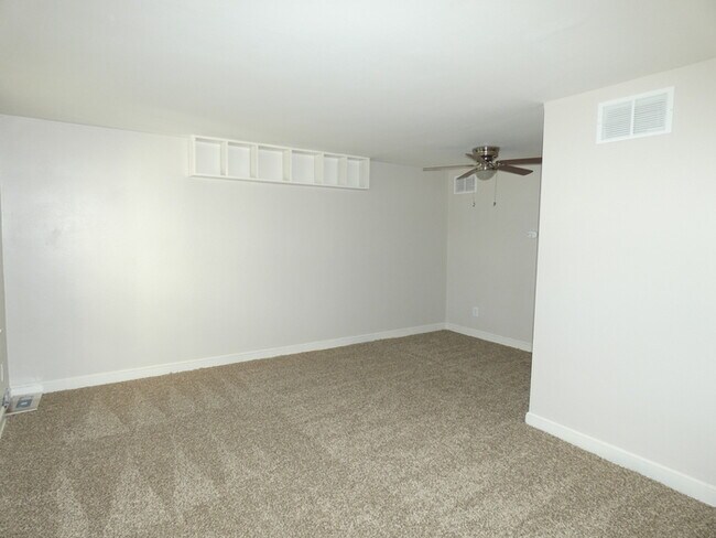 Building Photo - Beautiful Duplex in North Kansas City!