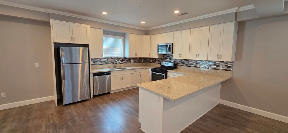 Building Photo - 5812 Cleon Ave