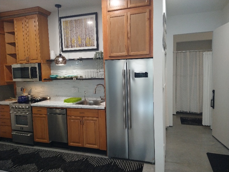 Building Photo - 2053 Carolina Ave