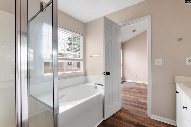 Building Photo - 313 Rolling Knoll Dr