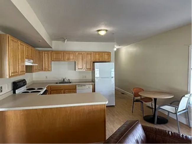 Building Photo - Comfortable 1BR Condo with Assigned Parking at $1200 in Ware, MA