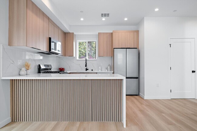 Building Photo - 1840 Stoner Ave