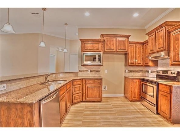 Building Photo - 2118 Yturria Dr