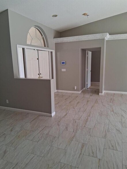 Building Photo - 4863 Chardonnay Dr