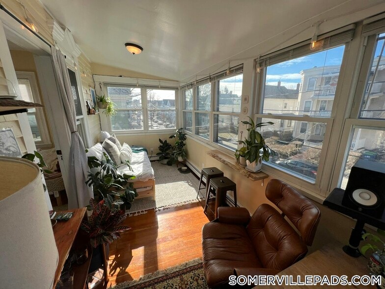 Building Photo - 12 Claremon St