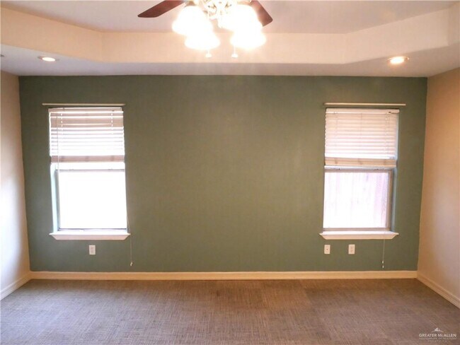 Building Photo - 33 27th