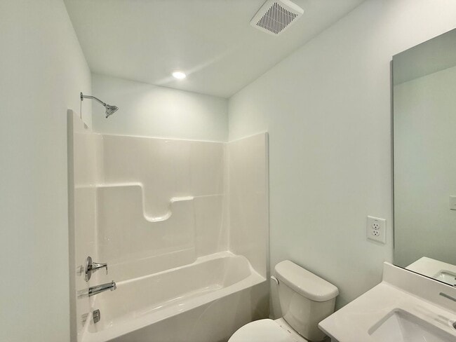 Building Photo - 132 Tree Moss Ct