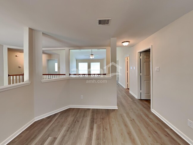 Building Photo - 501 Falcon Lake Dr