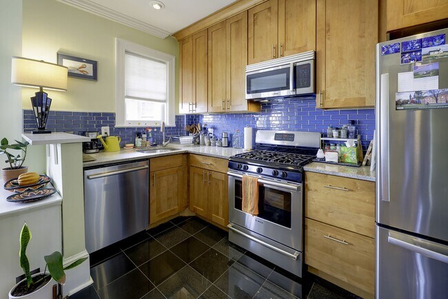 Building Photo - Great Luxury 1 Bedroom 1 Bath on Connecticut Ave in Kalarama