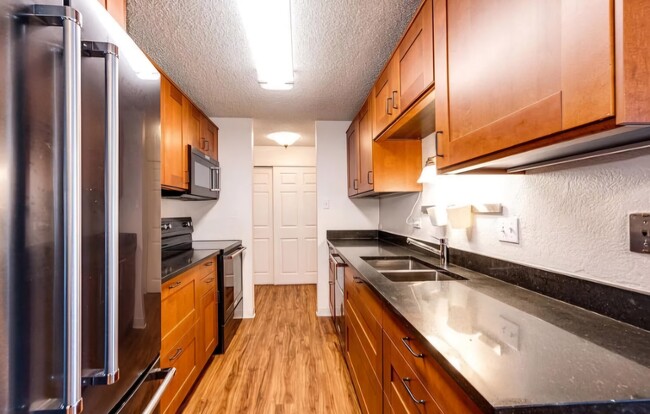 Building Photo - 2325 S Linden Ct