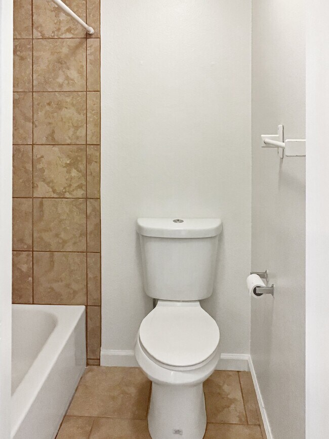 730 N Sanders Unit H Photos Of A Similar... 730 N Sanders St