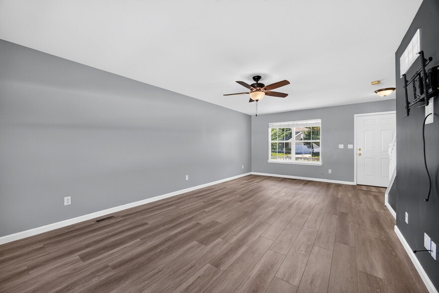 Building Photo - 330 Wabash Woods Way