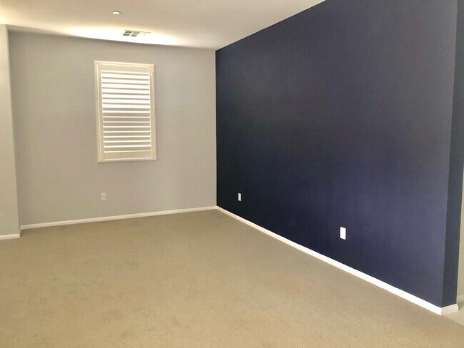 Building Photo - Beautiful East Ventura Home- Enclave Community