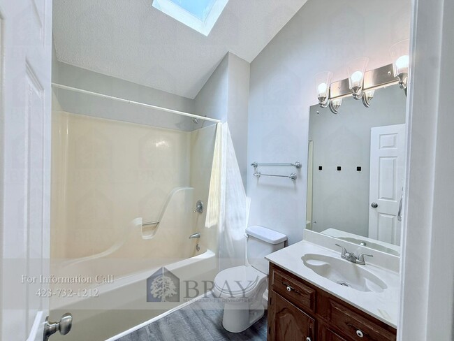 Building Photo - 411 Parkridge Dr