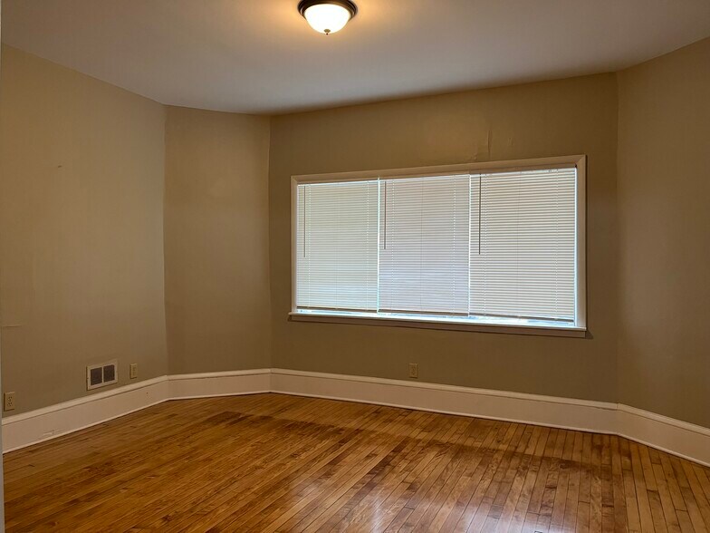 Building Photo - 333 E Lincoln Ave