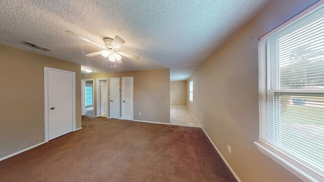 Building Photo - 2Bed/ 1 Bath Apartment Available NOW in Jacksonville!
