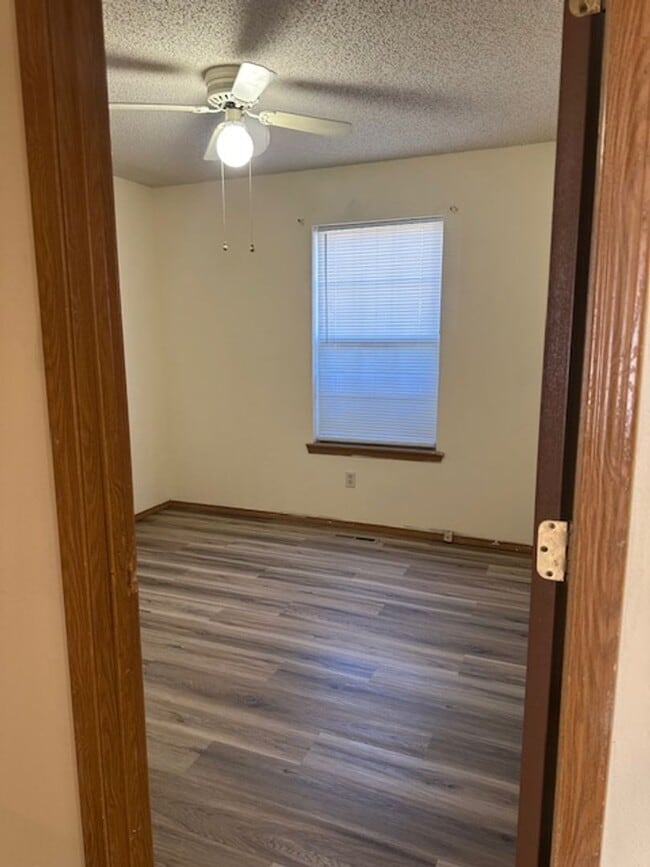 Building Photo - Nice 3 bedroom house in South Springield