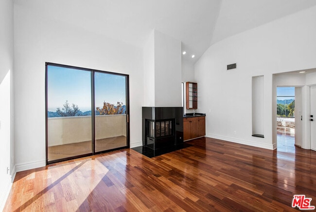 Building Photo - 7940 Vulcan Dr