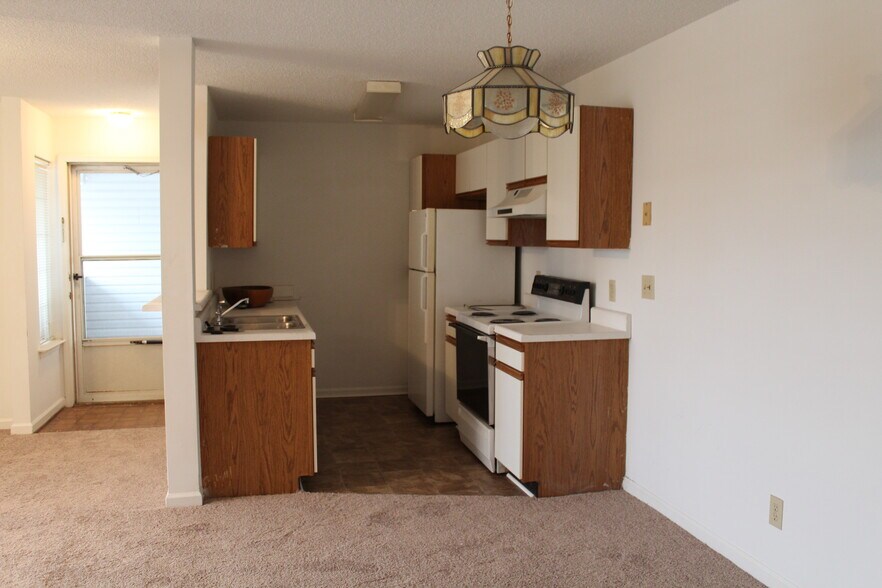 Building Photo - 2225 Huntingdon Dr