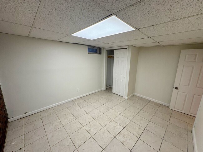 Building Photo - Charming & Cozy Ranch with Spacious Backya...
