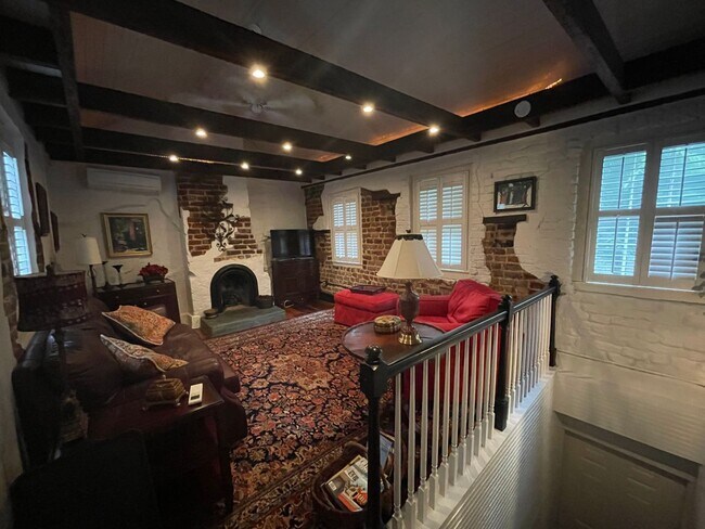 Building Photo - Charming fully furnished one bedroom condo in Ansonborough