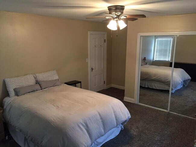 Building Photo - 6004 W Wells St