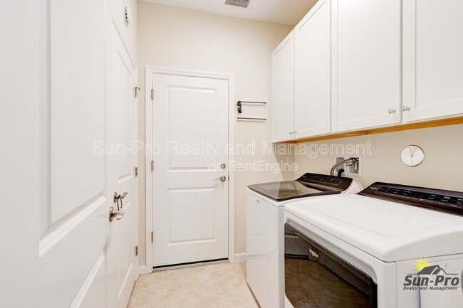 Building Photo - 301 Low Tide Ln