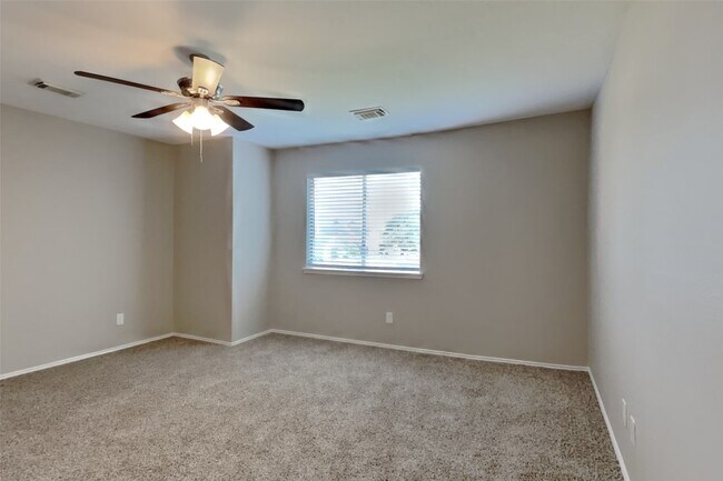 Building Photo - 17303 Davenway Dr