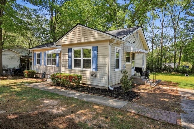 Building Photo - 2266 N Shallowford Rd