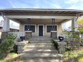 Building Photo - View of the River!  1-Bedroom in Lewiston Triplex -  Includes internet and utilities