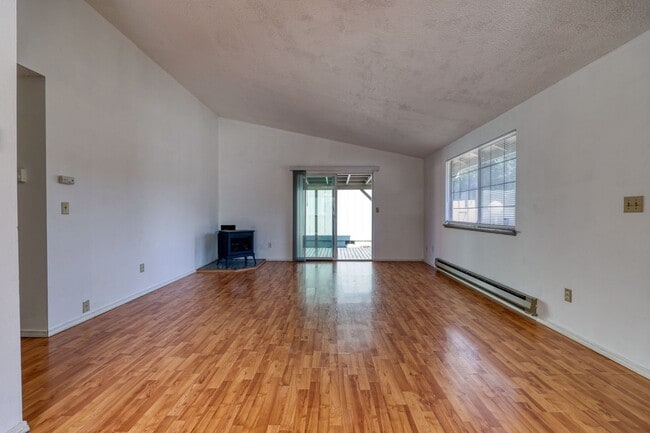 Building Photo - Cozy Lacey Rambler - Move-In Ready now! 3 bed 1 bath patio home - North Thurston S.D.