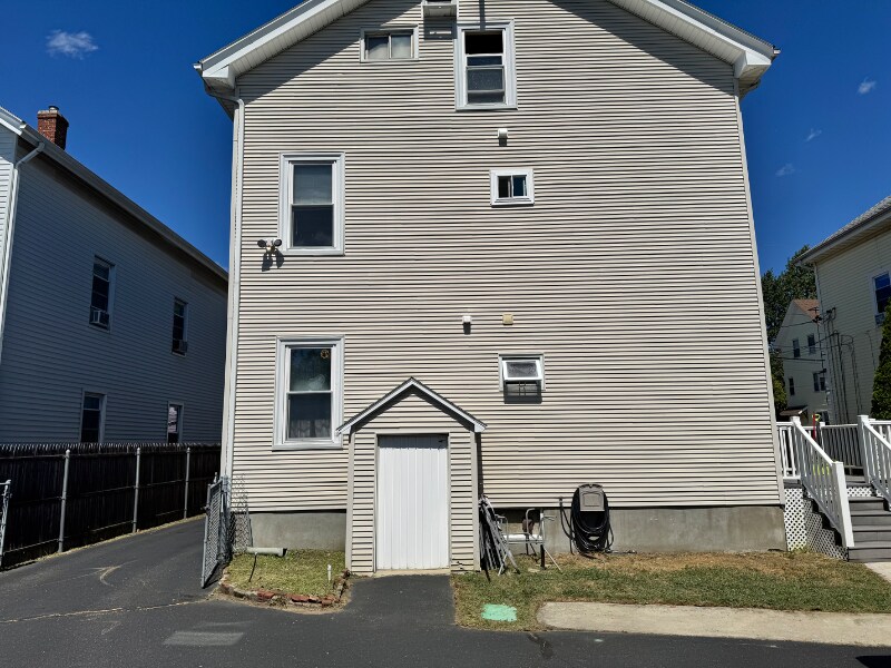 Building Photo - 19 Gooding St