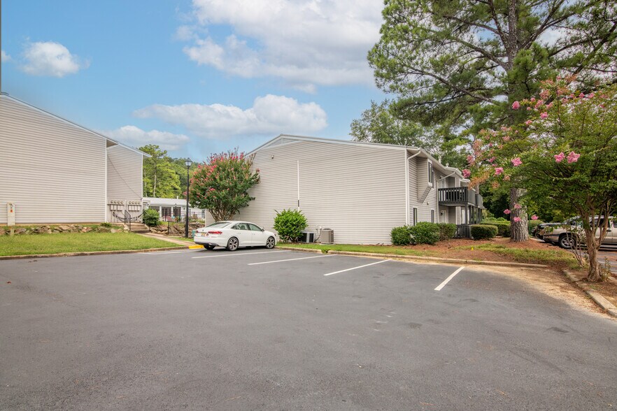 Building Photo - 500 Woodland Dr
