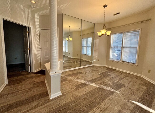 Building Photo - 1001 Brighthurst Dr