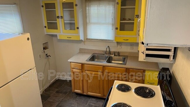 Building Photo - 1506 1/2 Spruce St