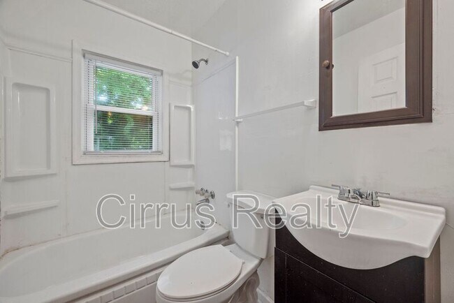 Building Photo - 1224 32nd St