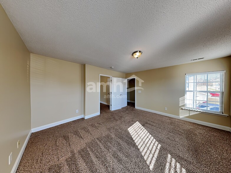 Building Photo - 6017 Namozine Ct