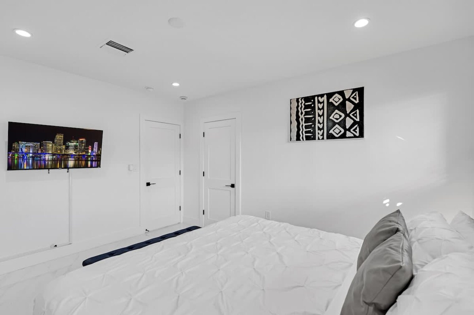 Building Photo - 17835 NE 6th Ave