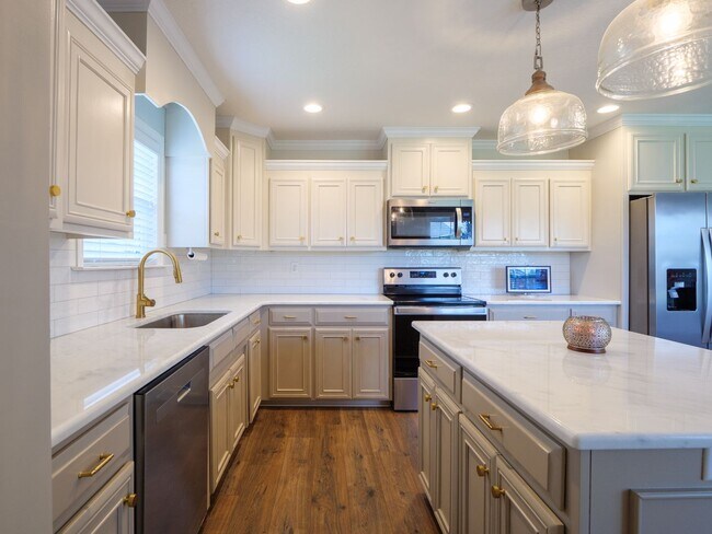 Building Photo - 3960 Landings Cir