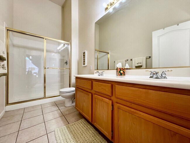 Building Photo - CHARMING FURNISHED OR UNFURNISHED  2BD/2BA CONDO IN HENDERSON! W/ COMMUNITY POOL