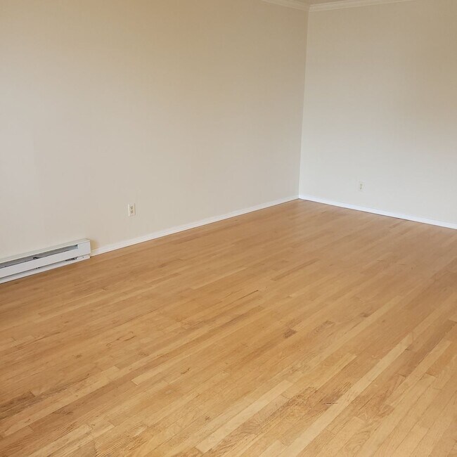 Building Photo - Charming 1 Bedroom Condo in Boutique Kirkl...