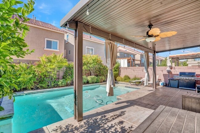 Building Photo - Beautiful 4 Bed 2.5 Bath Home Jones and Wa...