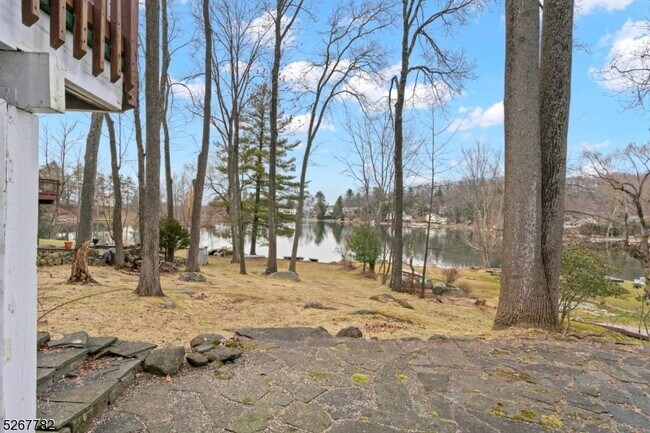 Building Photo - 13 S Shore Trail