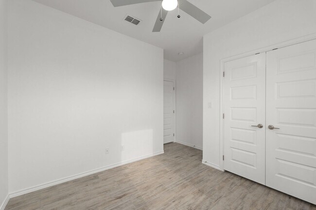 Building Photo - 2718 Maria Dr