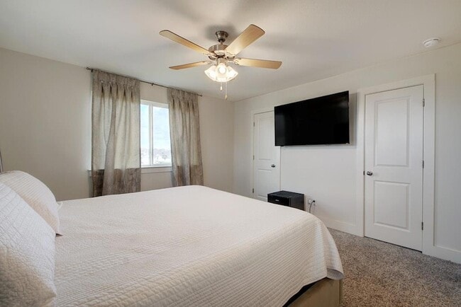 Building Photo - 413 White Steppe Way